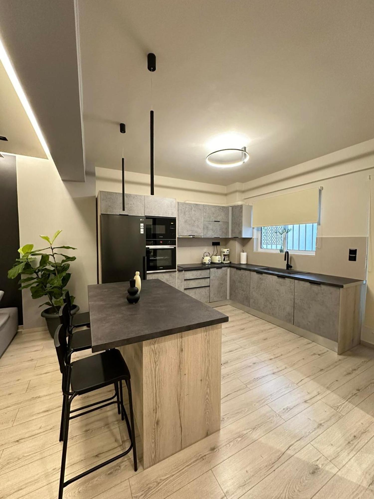His&hers Luxury Apartment Athens